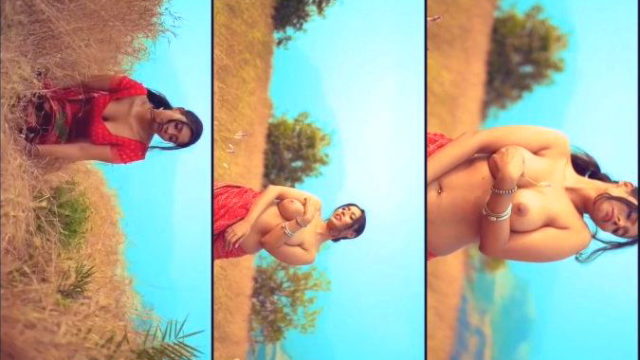 Sexy Desi Model Shows Boobs